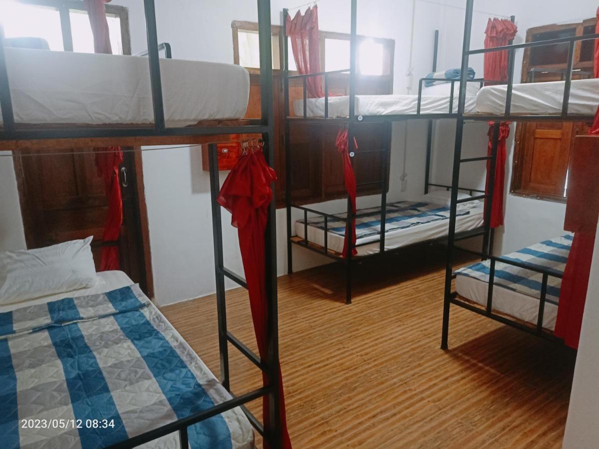 Aurora Backpackers Hostel Луангпхабанг Экстерьер фото