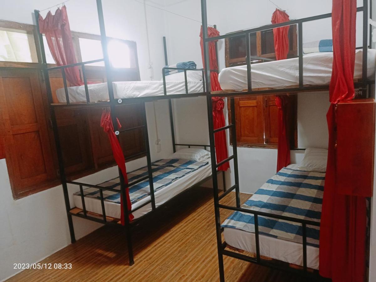 Aurora Backpackers Hostel Луангпхабанг Экстерьер фото